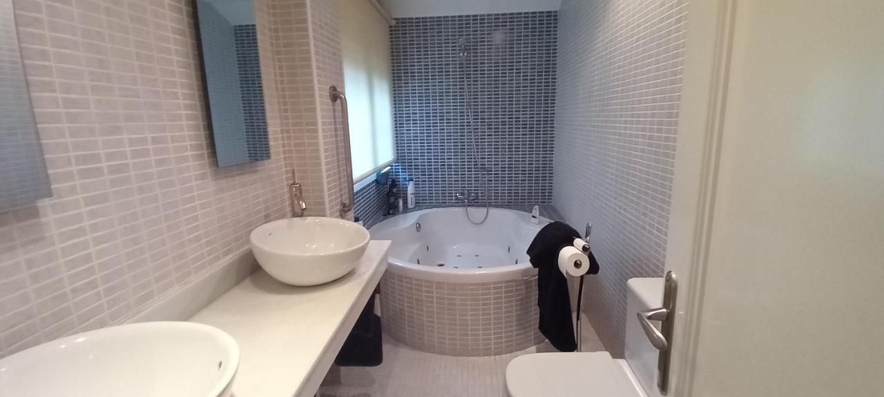 Chalet Con Piscina, Sauna Y Jacuzzi Cerca Del Mar A Media Hora De Bilbao Y Santander El Puente  Esterno foto