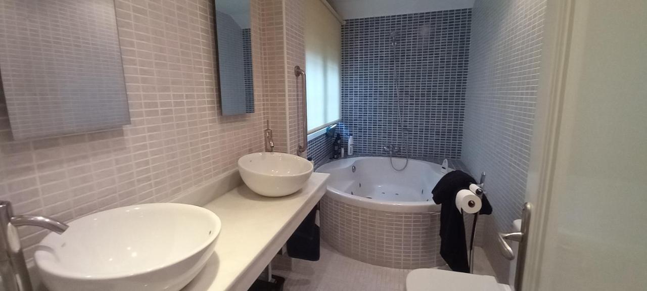Chalet Con Piscina, Sauna Y Jacuzzi Cerca Del Mar A Media Hora De Bilbao Y Santander El Puente  Esterno foto